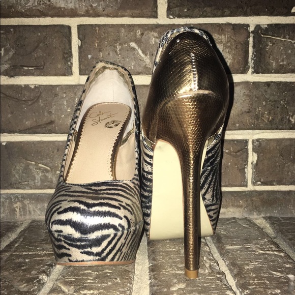 Victoria Secret Colin Stuart Platform Pumps - Picture 2 of 4